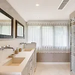 Azurenting - Domaine Exclusif Vue Avec Piscine Ferienhaus Vallauris